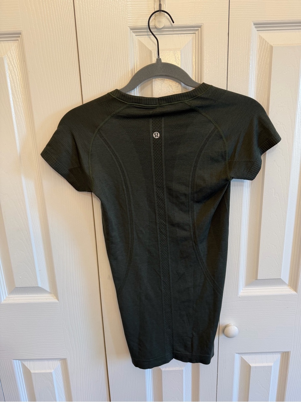 Lululemon Swiftly Tech Short Sleeve Crew Dark Olive Size 4 - Picture 5 of 6